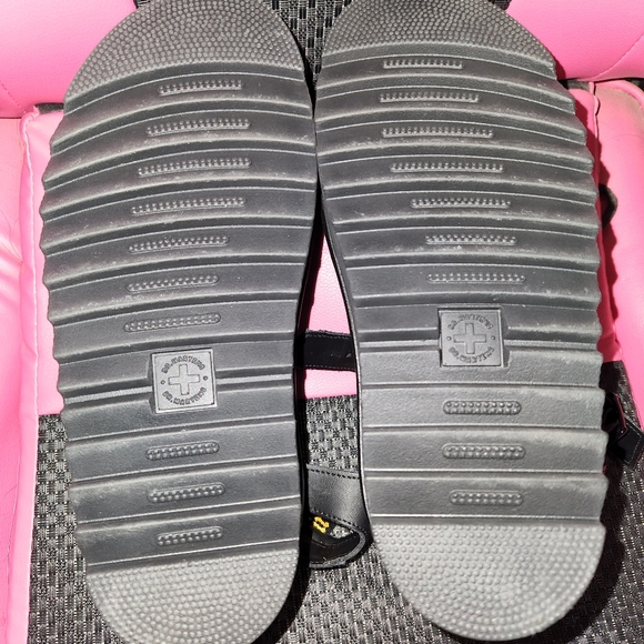 Dr. Martens size 8 black platform sandal - Picture 4 of 4